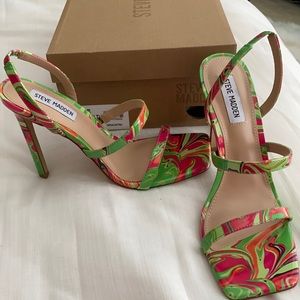 STEVE MADDEN: NEVER WORN Grade Green Multi Heel